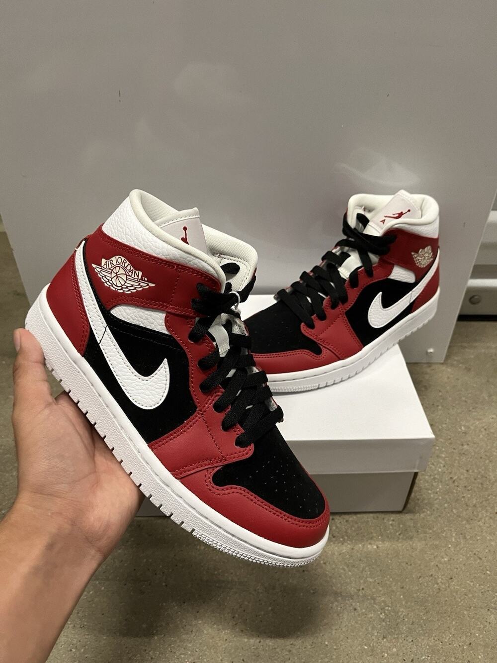 Jordan 1 Mid Gym Red Black 7w